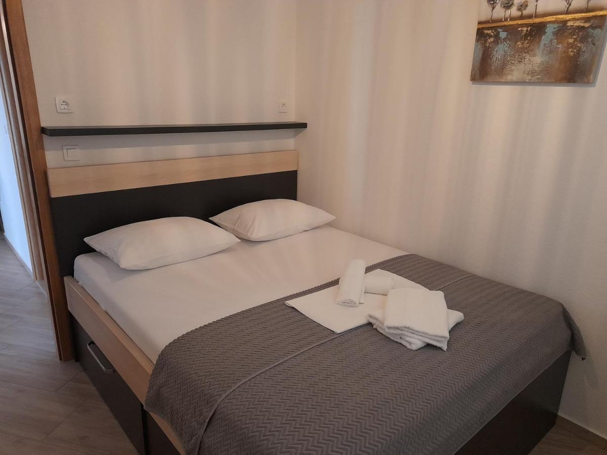Apartmani Petra Примоштен Экстерьер фото