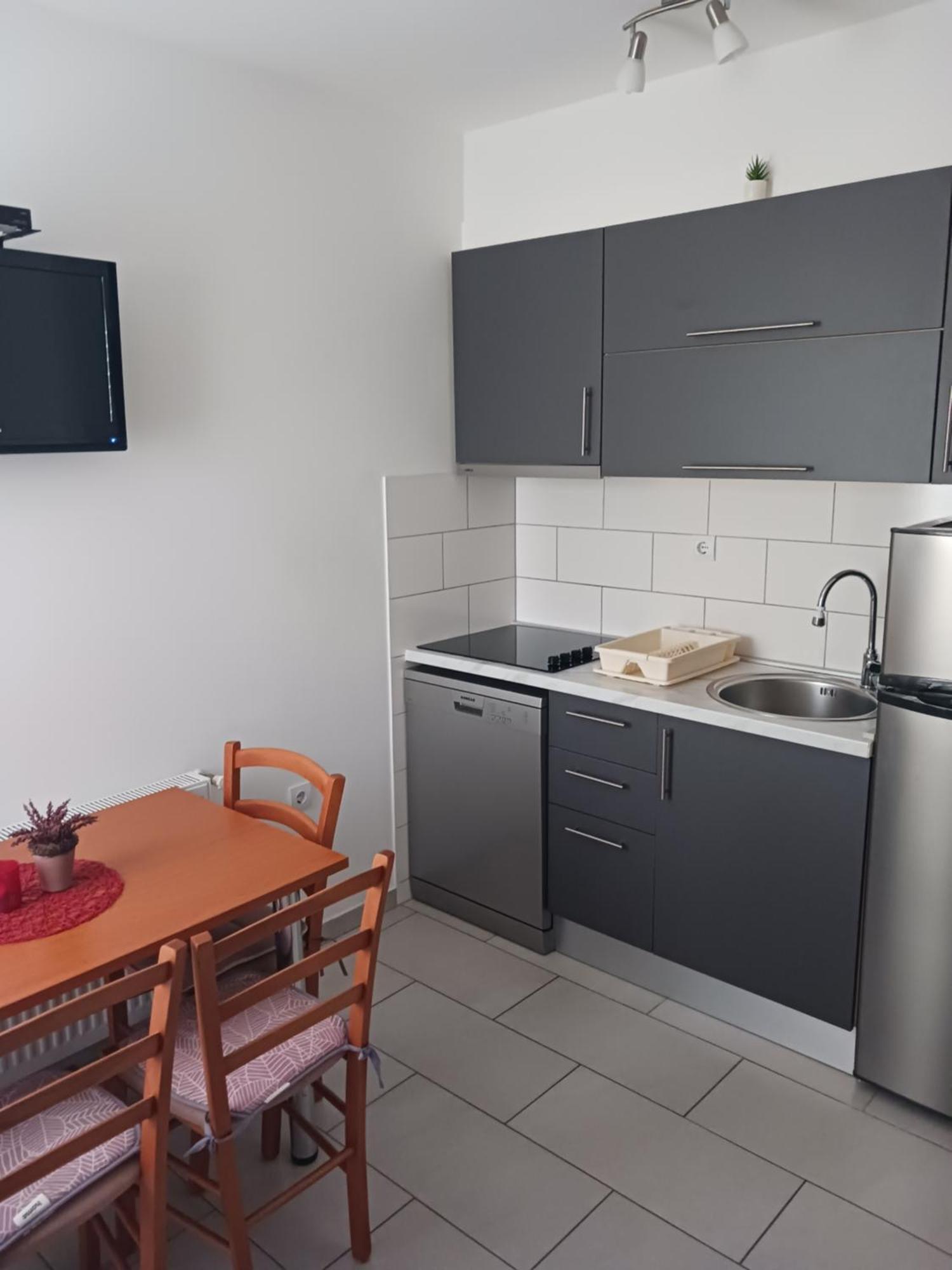 Apartmani Petra Примоштен Экстерьер фото